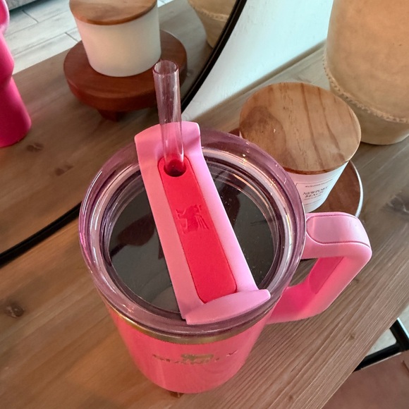 limited edition Stanley The Quencher H2.0 FlowState Tumbler in the "Pink Parade - Picture 4 of 5